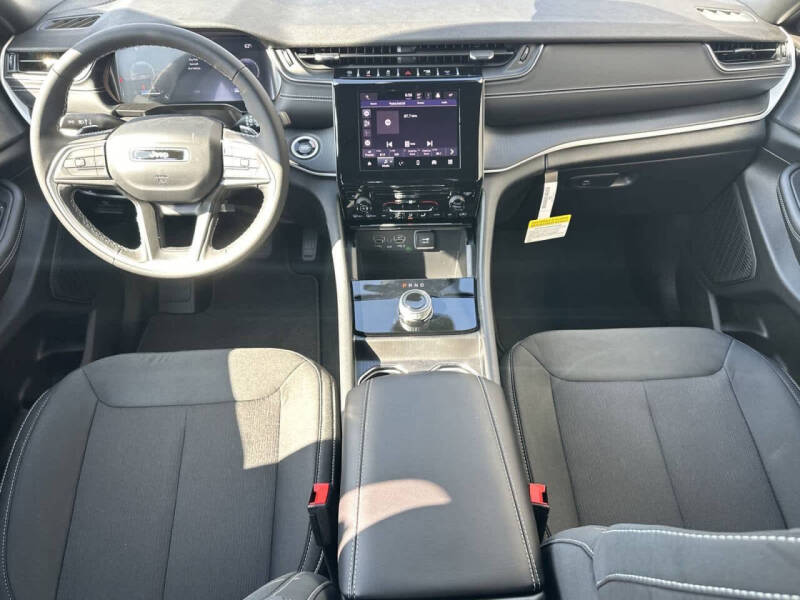 2025 Jeep Grand Cherokee Laredo X