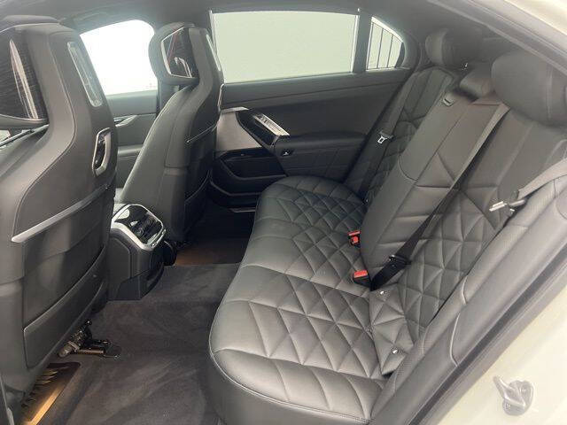 2025 BMW 7 Series 740i xDrive