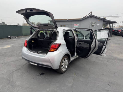 2016 Toyota Yaris 5-Door LE