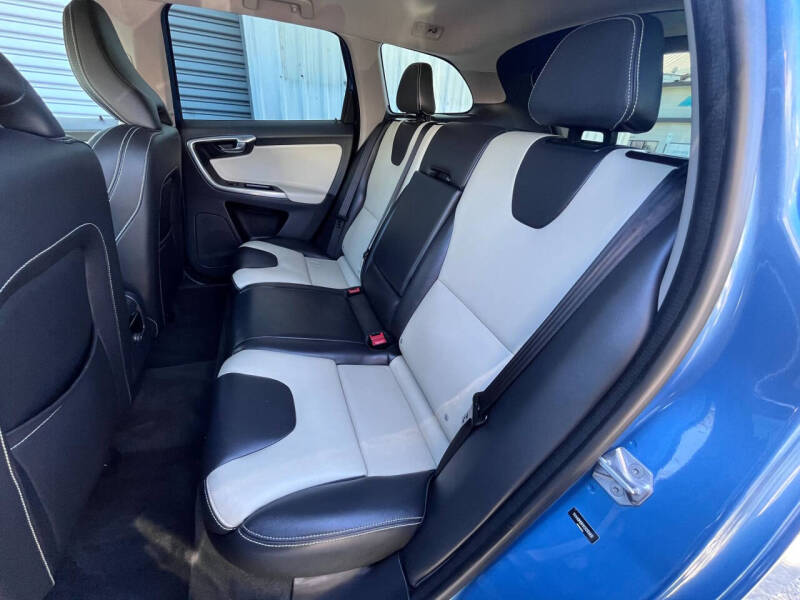 2017 Volvo XC60 T5 Dynamic