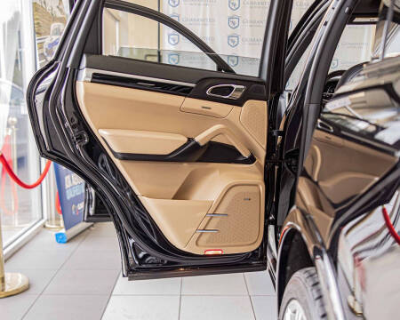 2017 Porsche Cayenne Platinum Edition