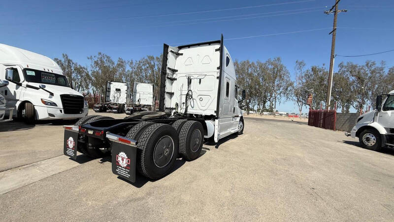 2023 Freightliner Cascadia