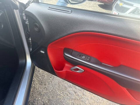 2015 Dodge Challenger SXT Plus