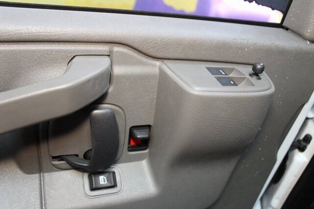 2025 Chevrolet Express 2500