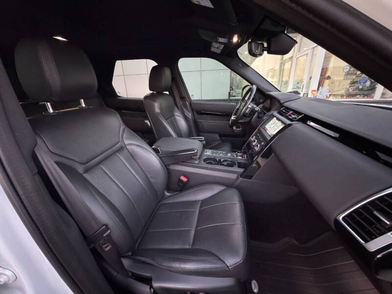 2020 Land Rover Discovery SE