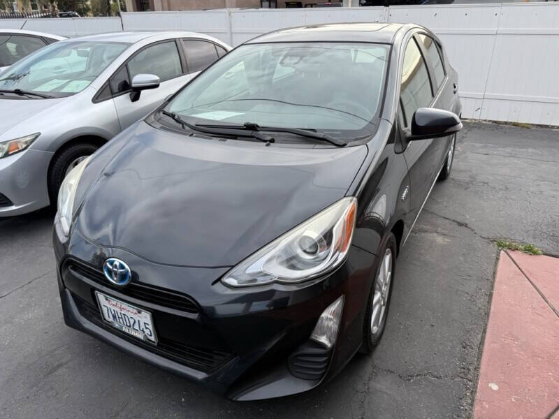 2016 Toyota Prius c Three