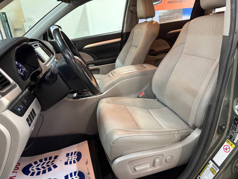 2017 Toyota Highlander LE