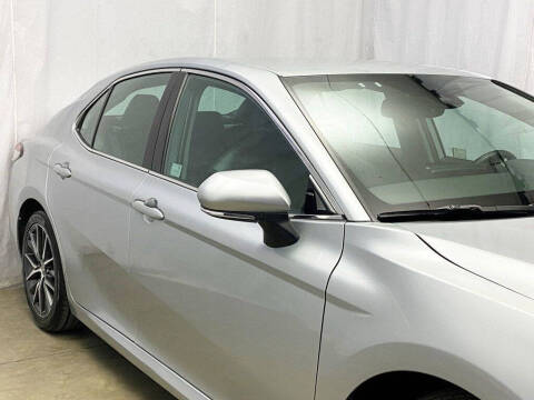 2022 Toyota Camry Hybrid XLE