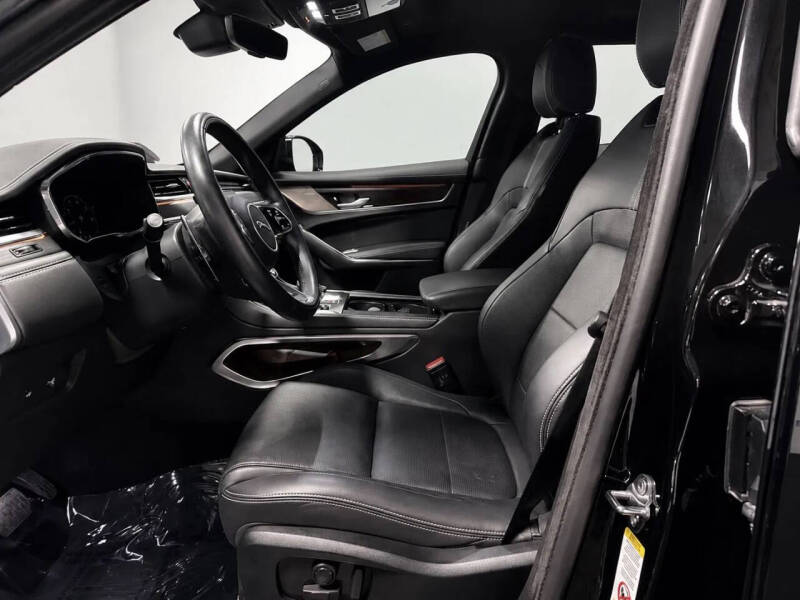 2024 Jaguar F-PACE P400 R-Dynamic S