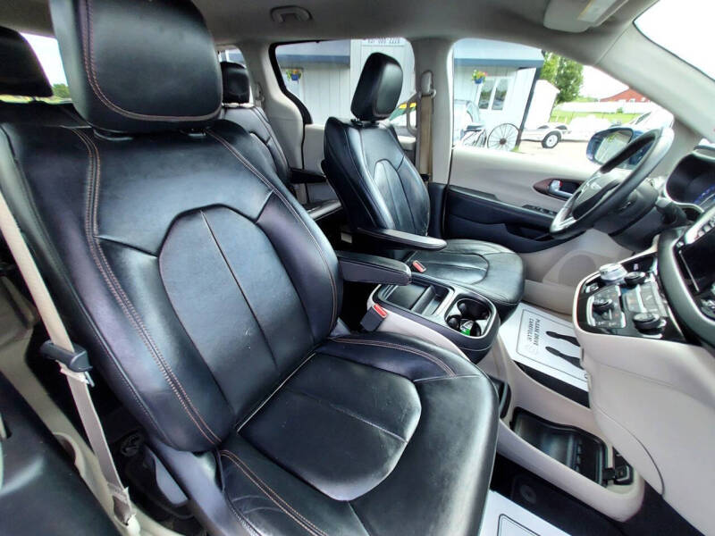 2017 Chrysler Pacifica Touring-L