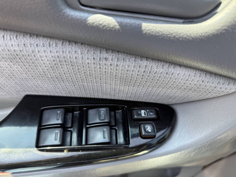 2005 Toyota Sienna LE 7 Passenger