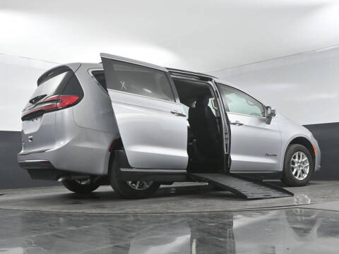 2022 Chrysler Pacifica Touring L