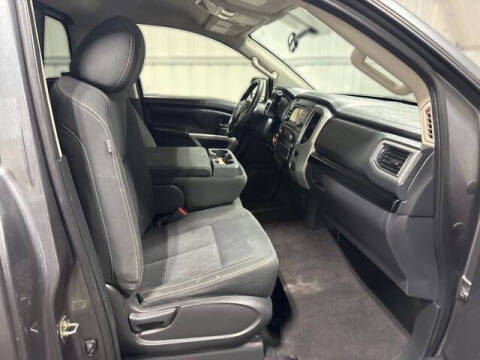 2017 Nissan Titan SV