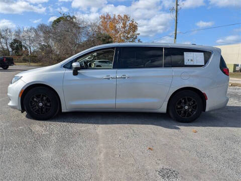 2022 Chrysler Voyager LX