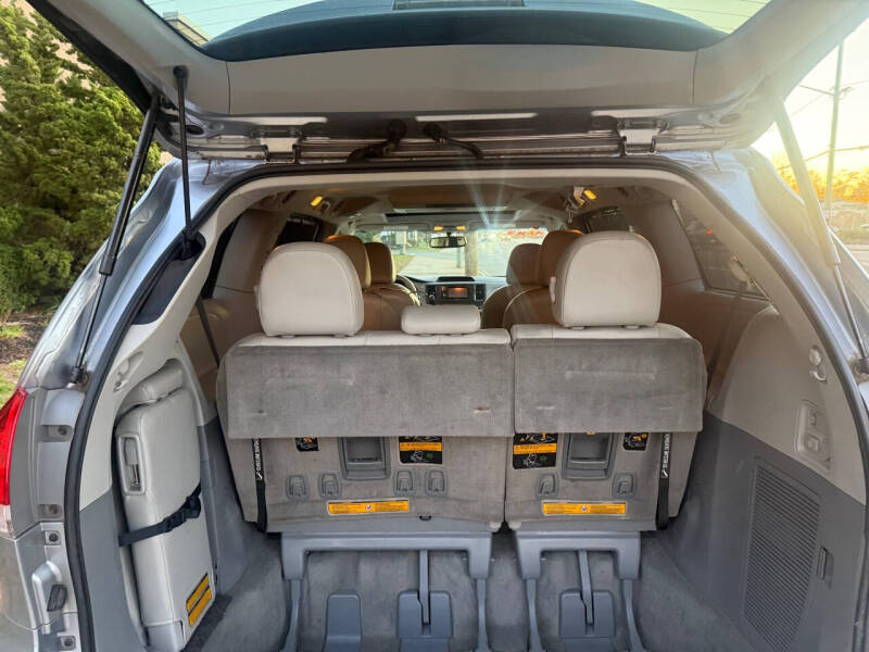 2013 Toyota Sienna XLE 8-Passenger