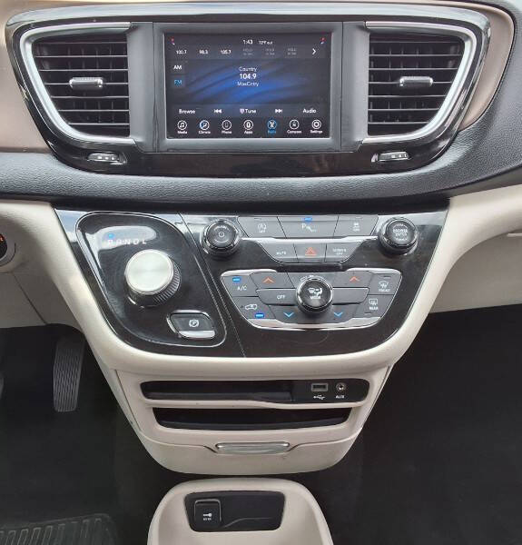 2020 Chrysler Voyager L