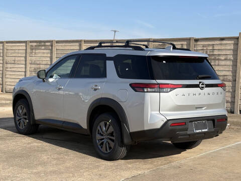 2025 Nissan Pathfinder SV