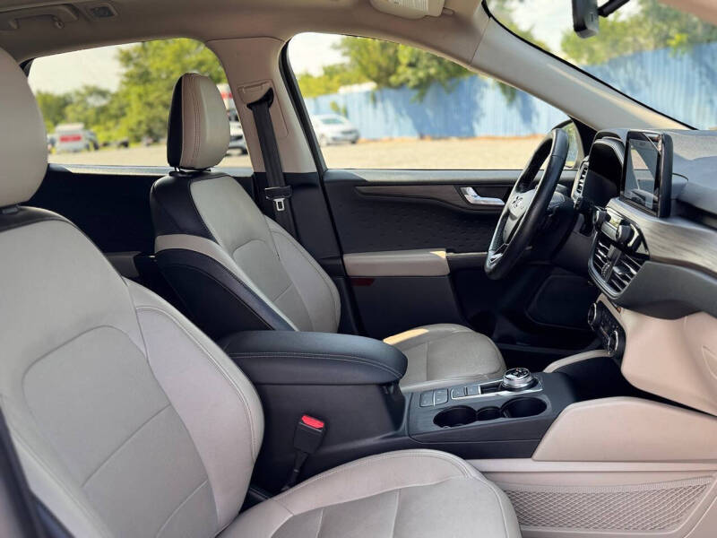 2020 Ford Escape Titanium