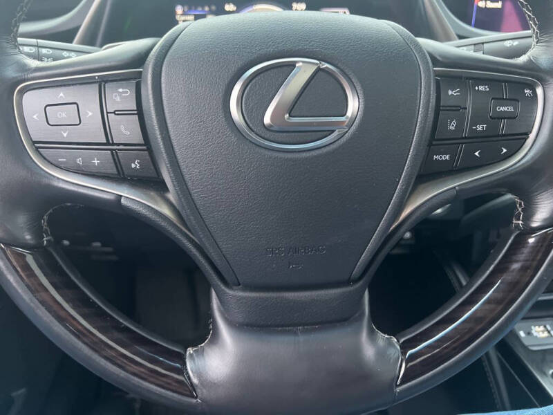 2019 Lexus ES 300h