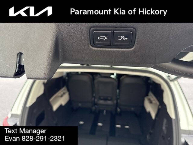 2024 Kia Carnival EX