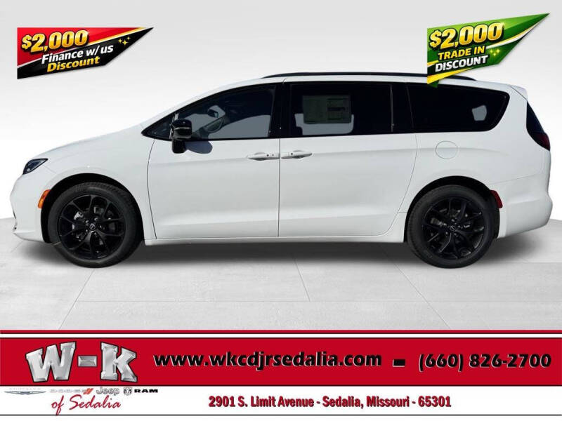 2026 Chrysler Pacifica Select
