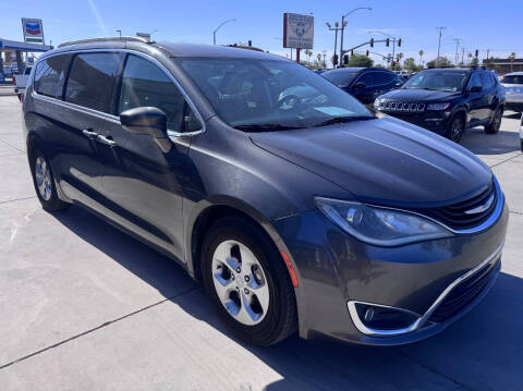 2017 Chrysler Pacifica Hybrid Premium