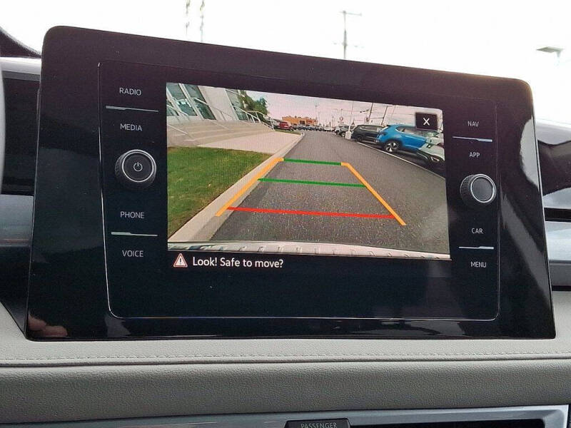 2025 Volkswagen Taos SEL 4Motion