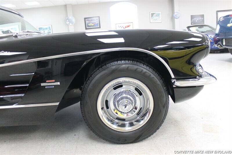1961 Chevrolet Corvette 26