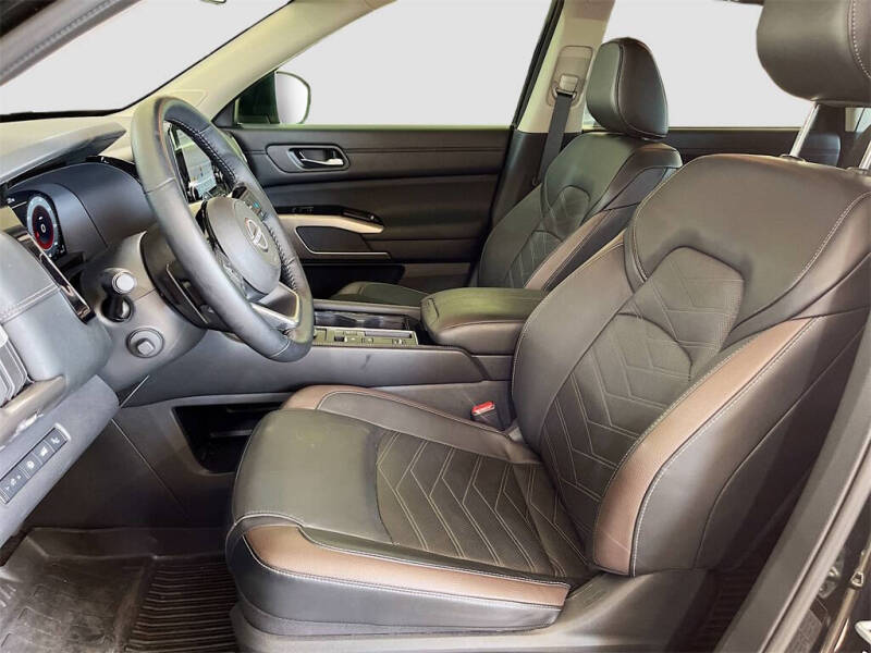 2024 Nissan Pathfinder Platinum