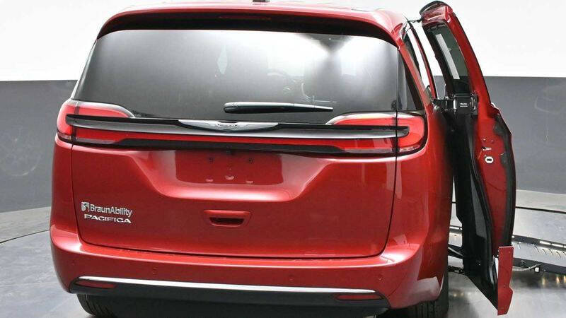 2026 Chrysler Pacifica Select