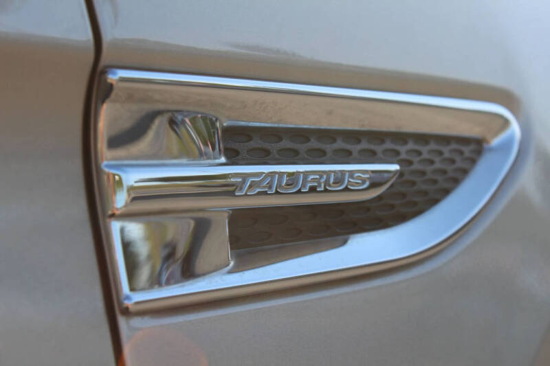 2017 Ford Taurus SEL