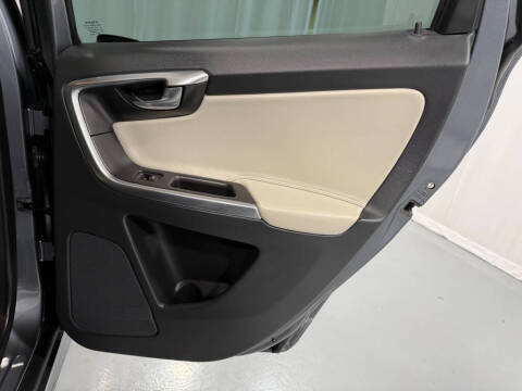 2017 Volvo XC60 T5 Dynamic