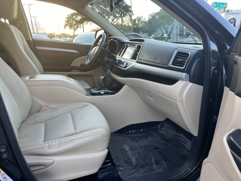 2016 Toyota Highlander LE