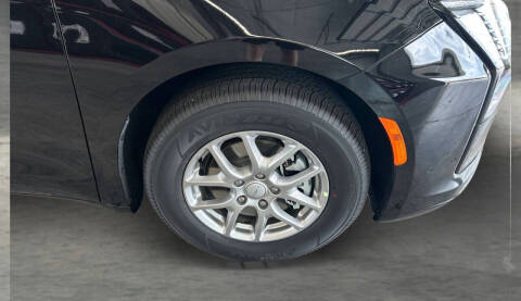 2027 Chrysler Pacifica Select