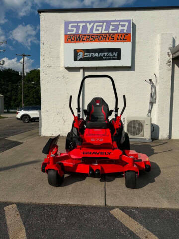 2025 Gravely PRO TURN 672 72"