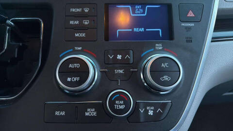 2017 Toyota Sienna XLE Premium 8-Passenger