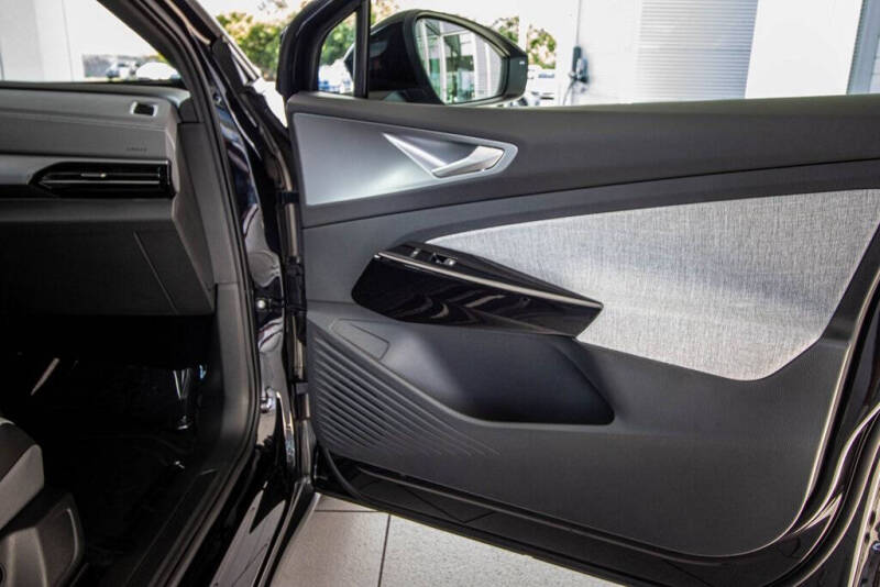 2025 Volkswagen ID.4 Pro