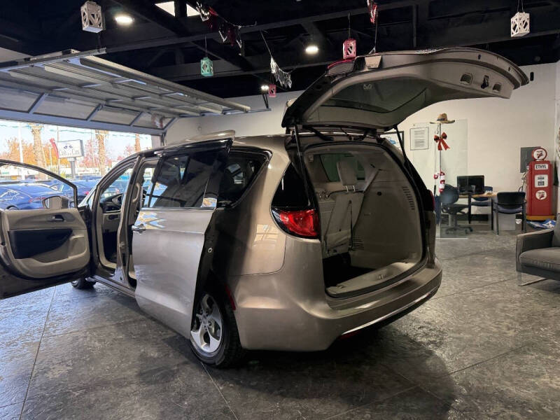 2018 Chrysler Pacifica Hybrid Touring Plus