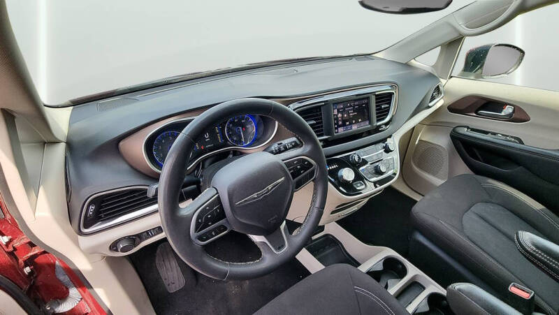 2023 Chrysler Voyager LX