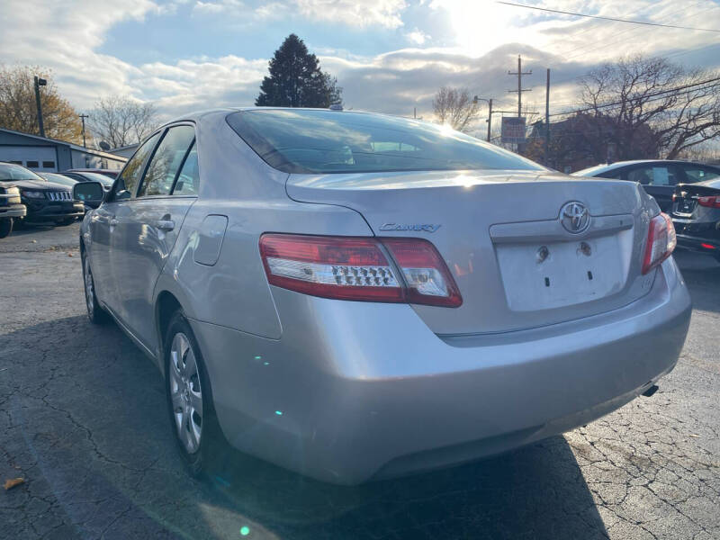 2011 Toyota Camry LE photo 6