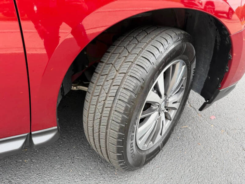 2020 Nissan Pathfinder SV