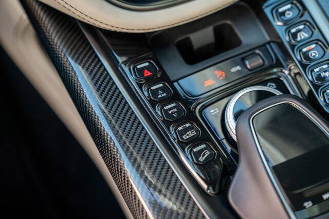 2021 Aston Martin DBX 23