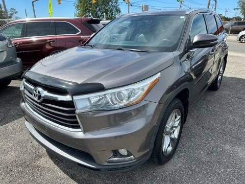 2014 Toyota Highlander for sale at American Best Auto Sales in Uniondale NY