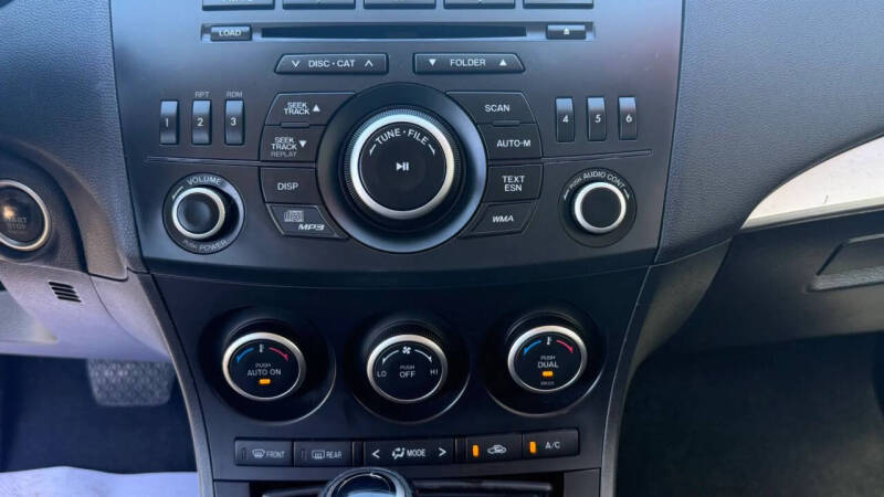 2013 Mazda MAZDA3 i Touring