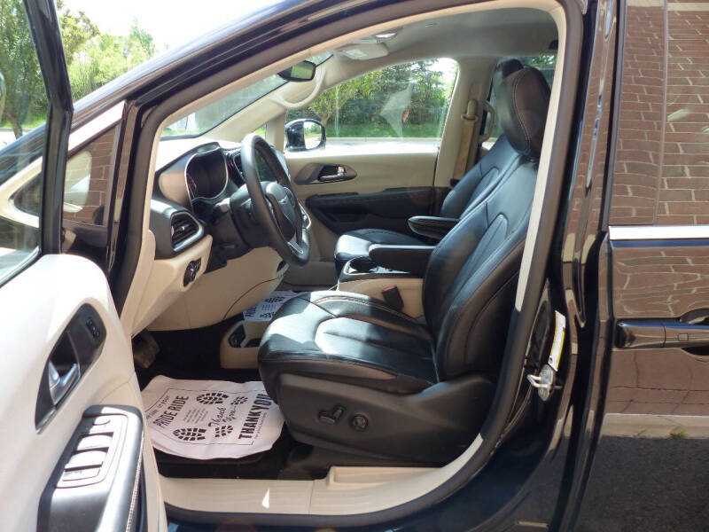2024 Chrysler Pacifica Touring L
