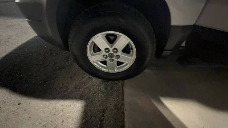 2005 Ford Escape XLS