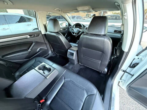 2017 Volkswagen Passat 1.8T R-Line