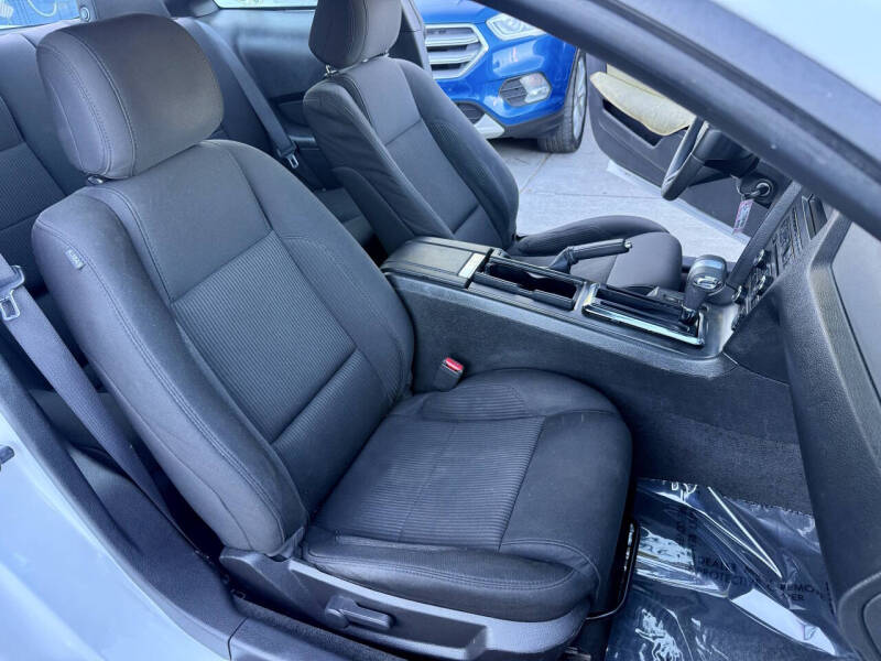 2012 Ford Mustang V6