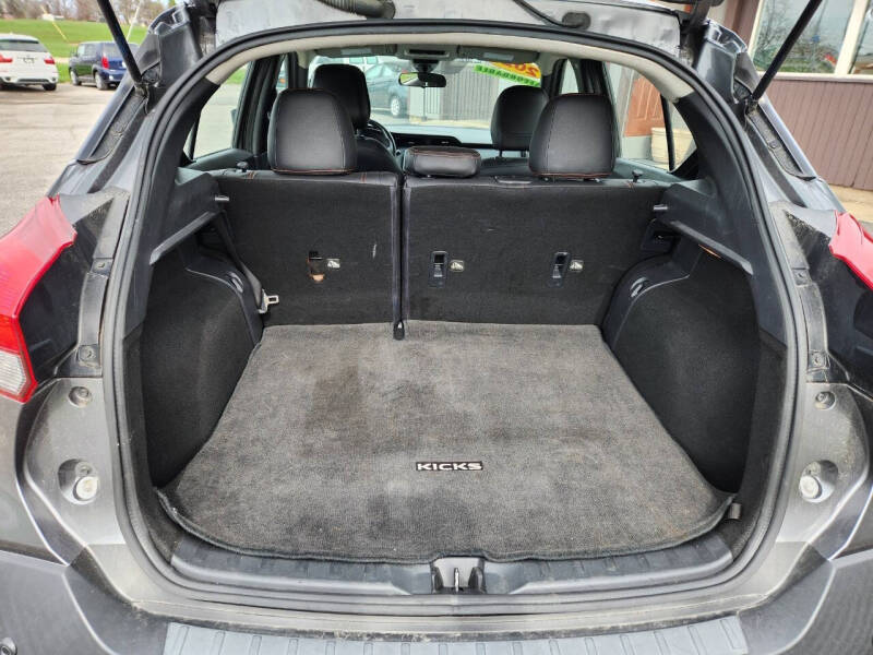 2020 Nissan Kicks SR