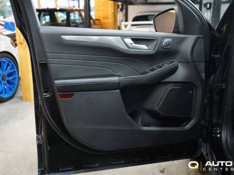 2022 Ford Escape Hybrid Titanium